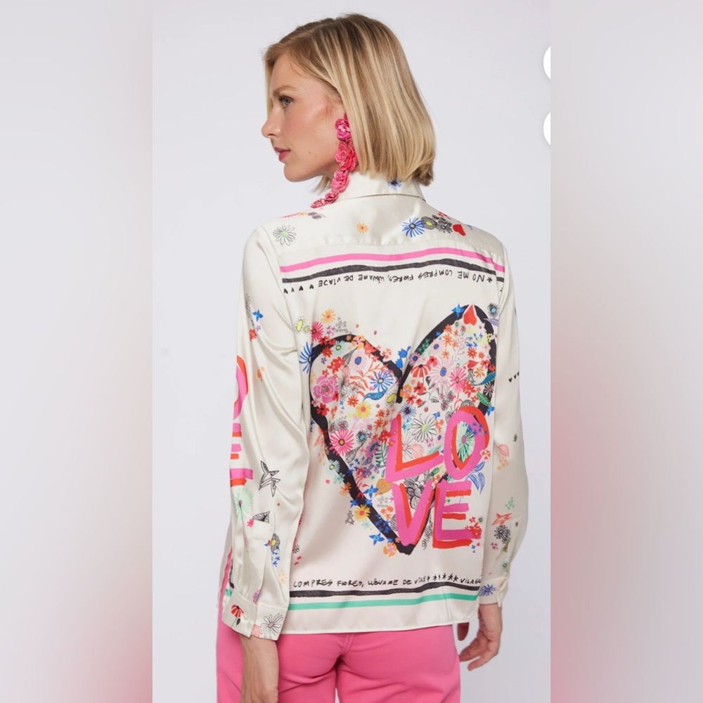 Vilagallo Love Grafitti Button Down Blouse 
size US M/8